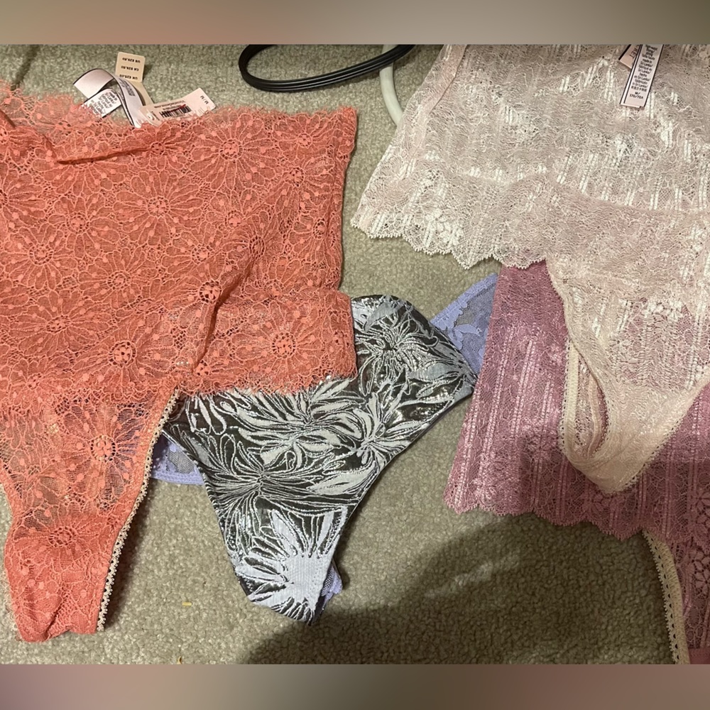BNWT lot of 11 piece Victoria secret panties - size medium